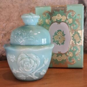 Vintage 1972 Avon Victoriana Moonwind Powder Sachet Aqua Blue NEW Original Box